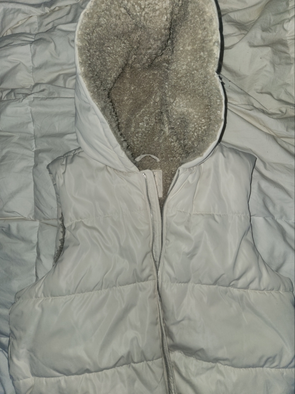 Women's White Puffer Vest with Sherpa-Lined Hood Size Xl